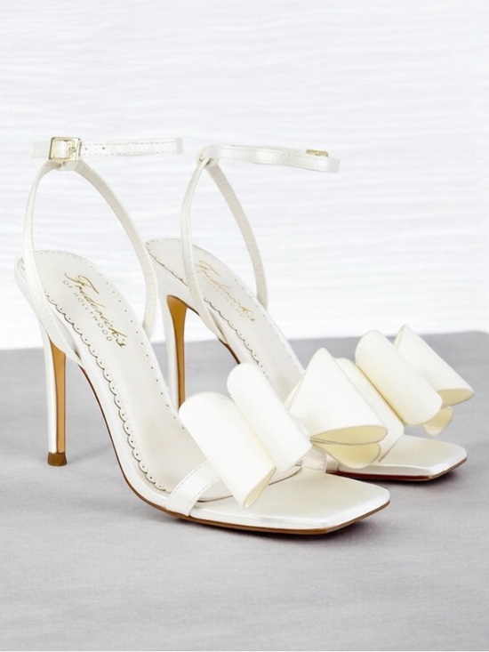 Fredricks of Hollywood Shoes - Fredrick’s of Hollywood Julienne Bow Ivory Open Toe Ankle Strap Stiletto Heels 9